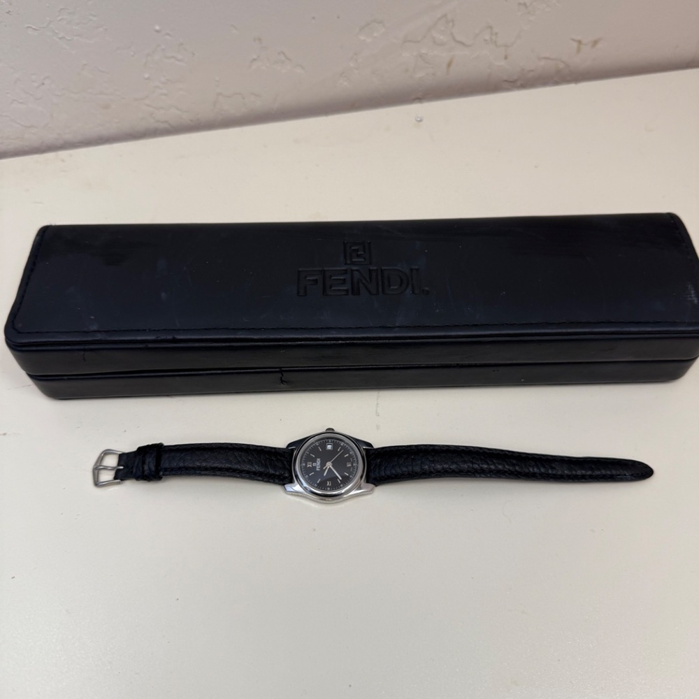✨ Vintage Fendi 210L Stainless Steel Watch – Excellent Condition! ✨ - Picture 4 of 11